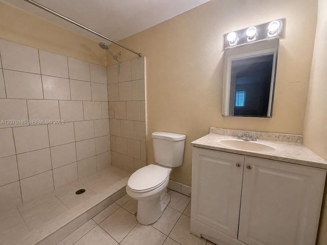 3700 NW 21st Street 206, Lauderdale Lakes, FL 33311