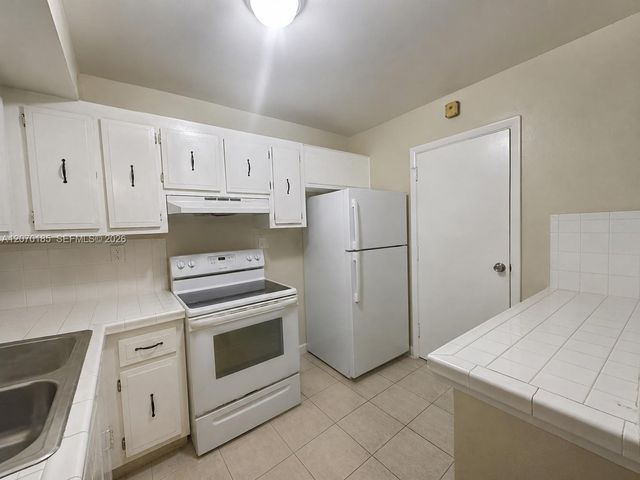 3700 NW 21st Street 206, Lauderdale Lakes, FL 33311