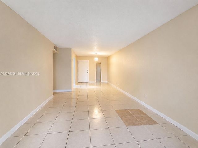 3700 NW 21st Street 206, Lauderdale Lakes, FL 33311