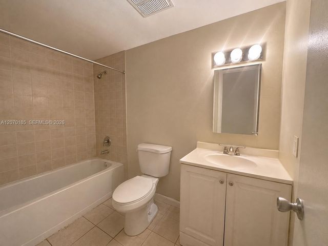 3700 NW 21st Street 206, Lauderdale Lakes, FL 33311