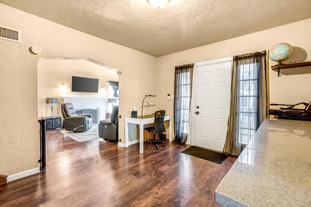 4546 E Iowa Avenue, Fresno, CA 93702