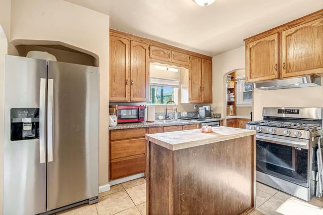 4546 E Iowa Avenue, Fresno, CA 93702