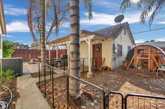 4546 E Iowa Avenue, Fresno, CA 93702