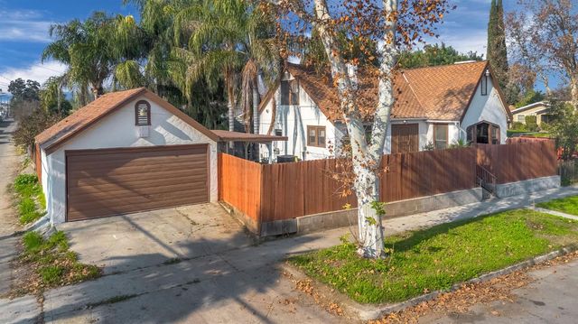 4546 E Iowa Avenue, Fresno, CA 93702