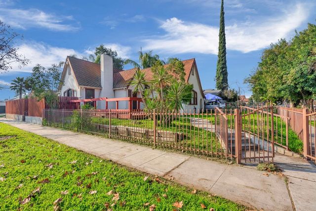 4546 E Iowa Avenue, Fresno, CA 93702