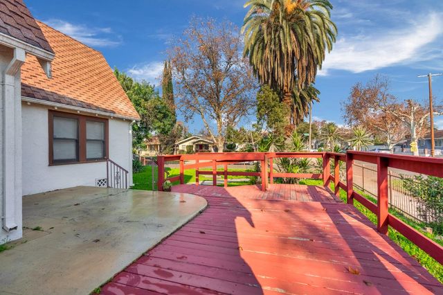 4546 E Iowa Avenue, Fresno, CA 93702