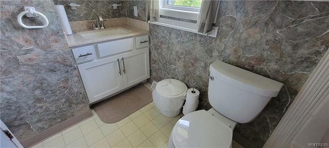 7053 Old English Road, Lockport Town, NY 14094