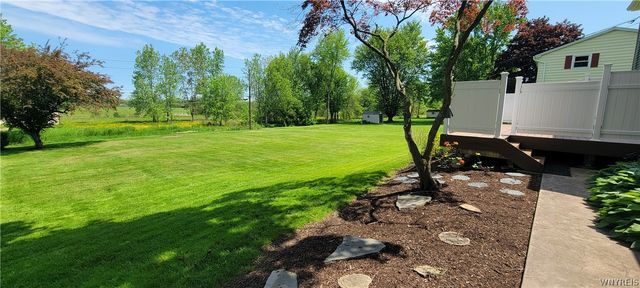 7053 Old English Road, Lockport Town, NY 14094