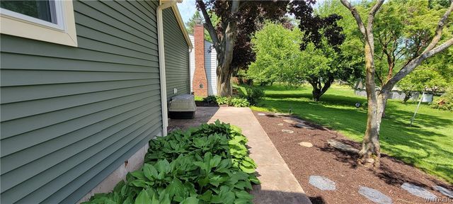 7053 Old English Road, Lockport Town, NY 14094