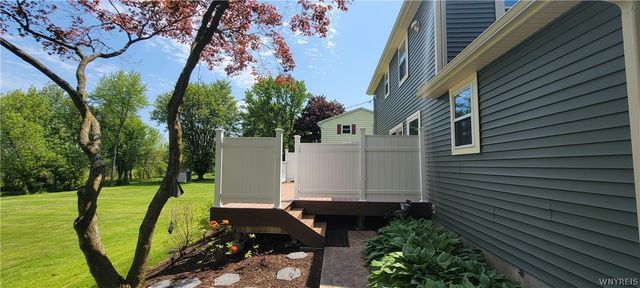 7053 Old English Road, Lockport Town, NY 14094