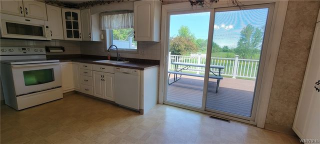 7053 Old English Road, Lockport Town, NY 14094