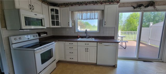7053 Old English Road, Lockport Town, NY 14094