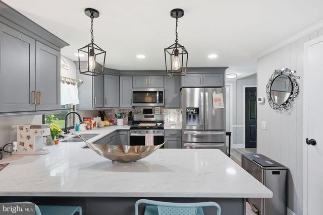 704 FALLON DR, Lancaster, PA 17601