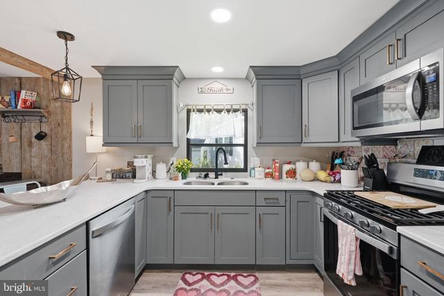 704 FALLON DR, Lancaster, PA 17601