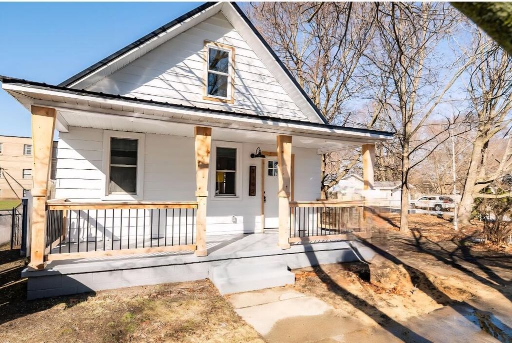 2102 Morton Avenue, Muskegon, MI 49441