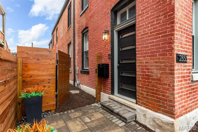 2853 S 18th Street, St Louis, MO 63118