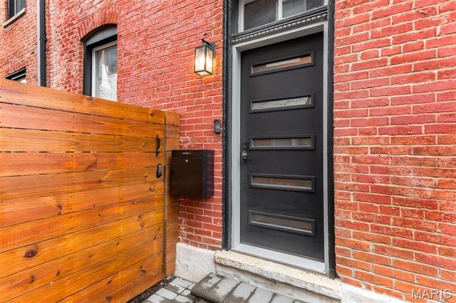 2853 S 18th Street, St Louis, MO 63118