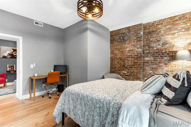 2853 S 18th Street, St Louis, MO 63118