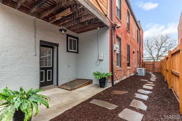 2853 S 18th Street, St Louis, MO 63118