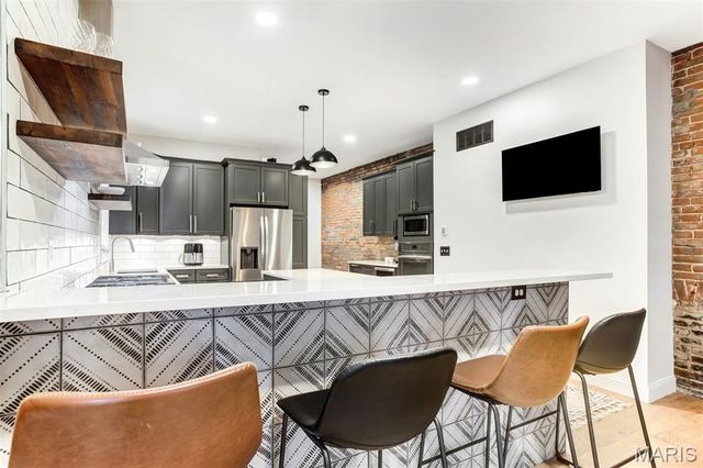 2853 S 18th Street, St Louis, MO 63118