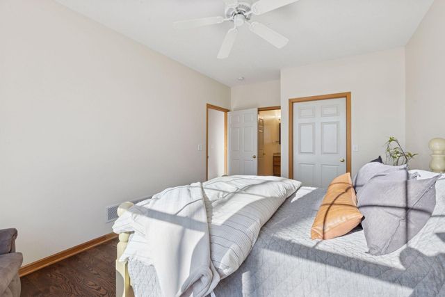 5780 Prairie Ridge Drive, Shoreview, MN 55126