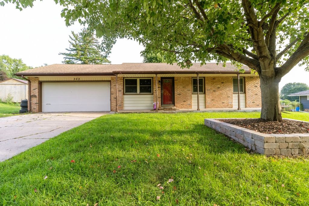 303 Hough Drive, Machesney Park, IL 61115