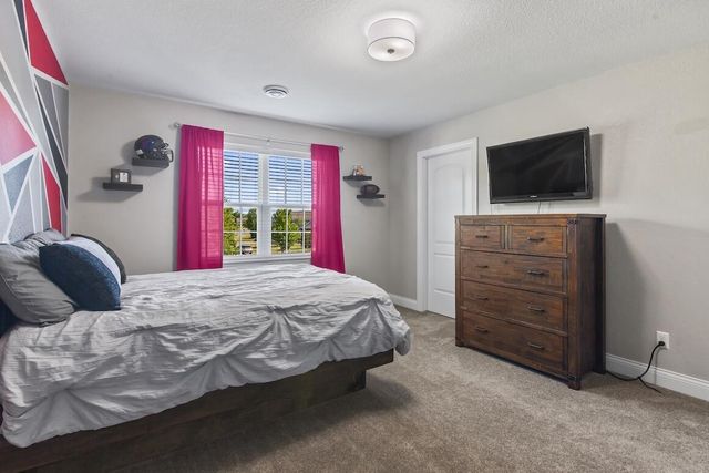 W229N4328 Baker COURT, Pewaukee, WI 53072