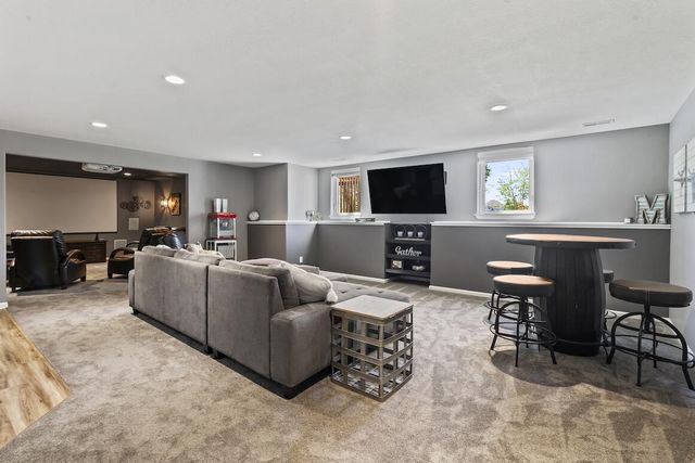 W229N4328 Baker COURT, Pewaukee, WI 53072