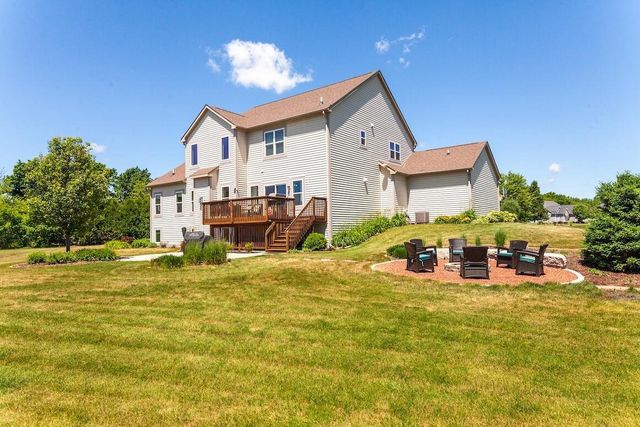 W229N4328 Baker COURT, Pewaukee, WI 53072