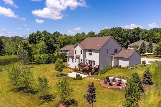 W229N4328 Baker COURT, Pewaukee, WI 53072