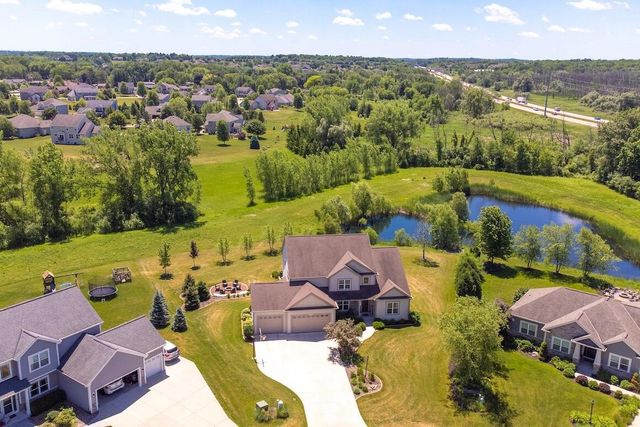 W229N4328 Baker COURT, Pewaukee, WI 53072