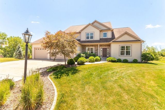 W229N4328 Baker COURT, Pewaukee, WI 53072