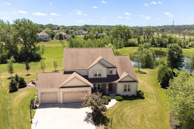W229N4328 Baker COURT, Pewaukee, WI 53072