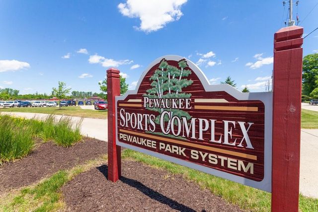 W229N4328 Baker COURT, Pewaukee, WI 53072