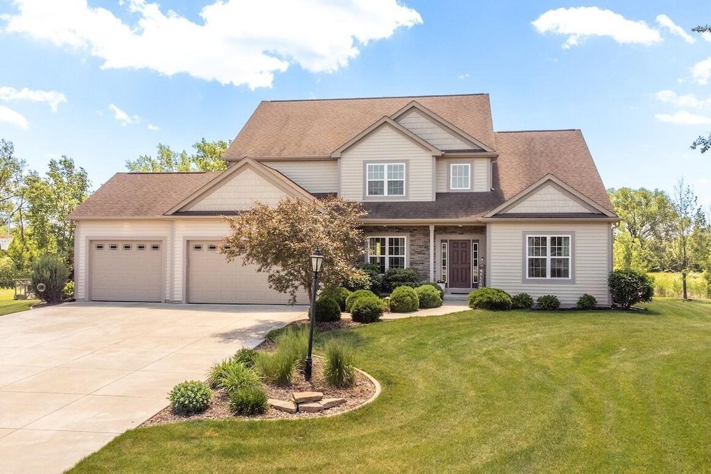 W229N4328 Baker COURT, Pewaukee, WI 53072