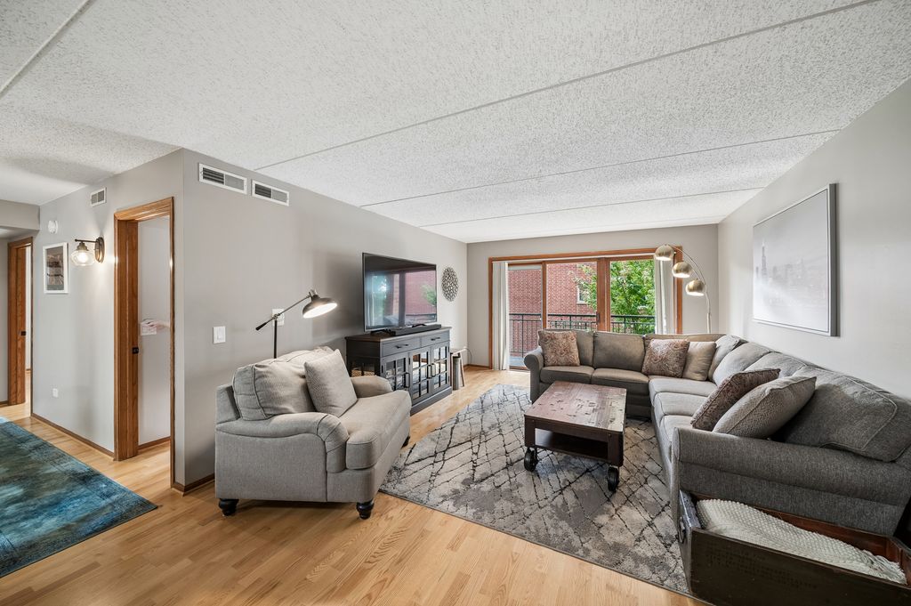4160 N Natchez Avenue 307, Chicago, IL 60634 — photo 2
