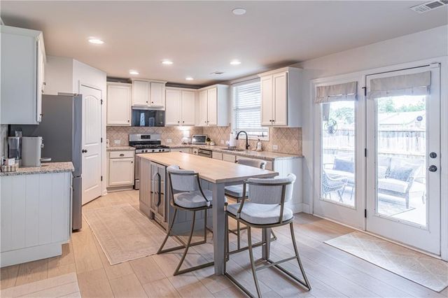 5703 Shore Isle Court, Flowery Branch, GA 30542