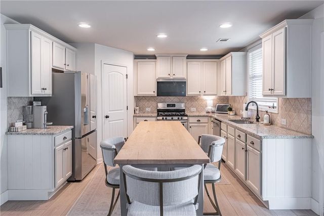 5703 Shore Isle Court, Flowery Branch, GA 30542