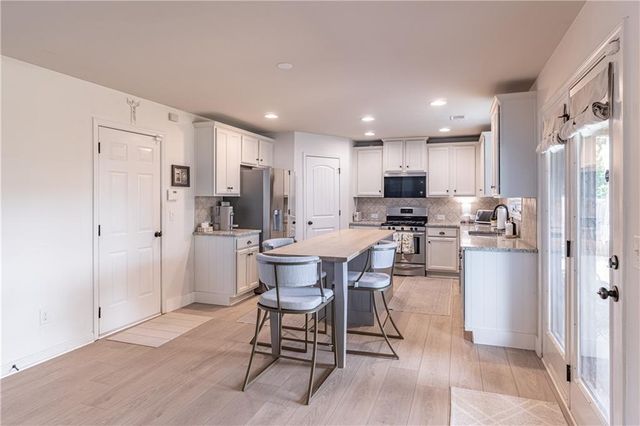 5703 Shore Isle Court, Flowery Branch, GA 30542