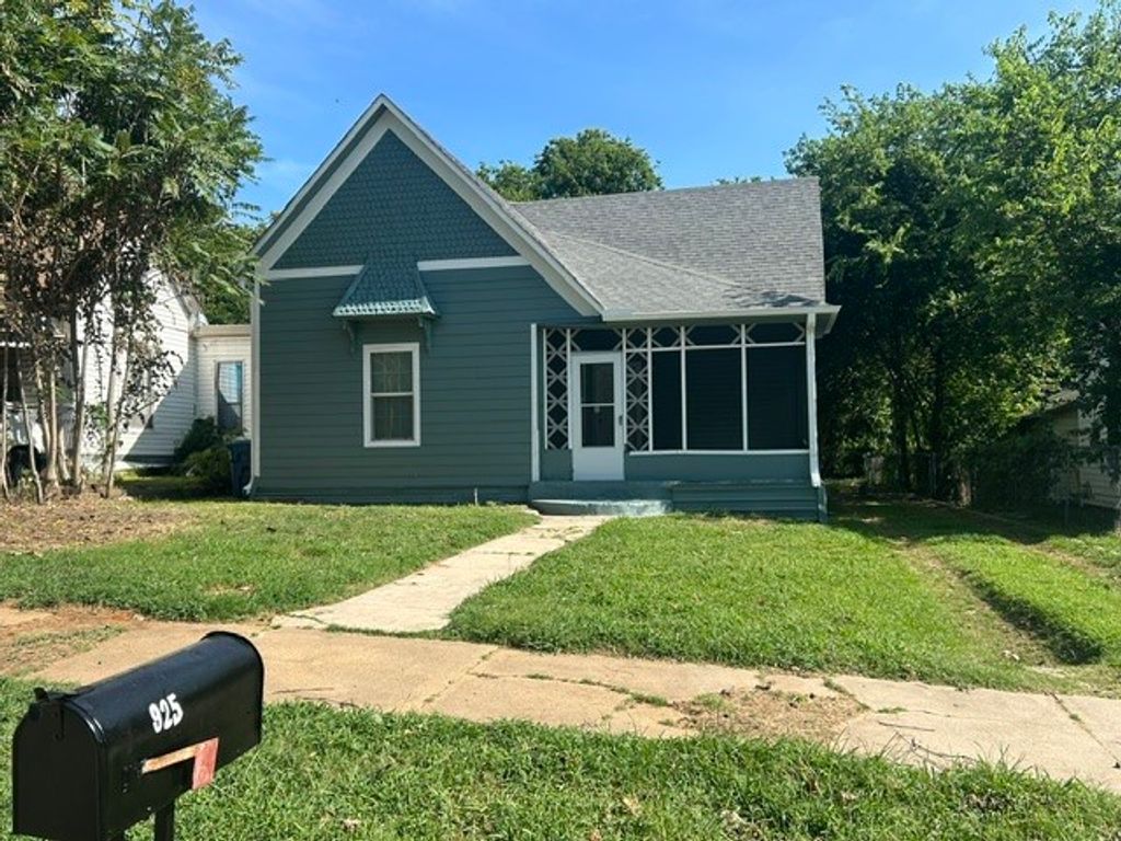 925 W Nelson Street, Denison, TX 75020