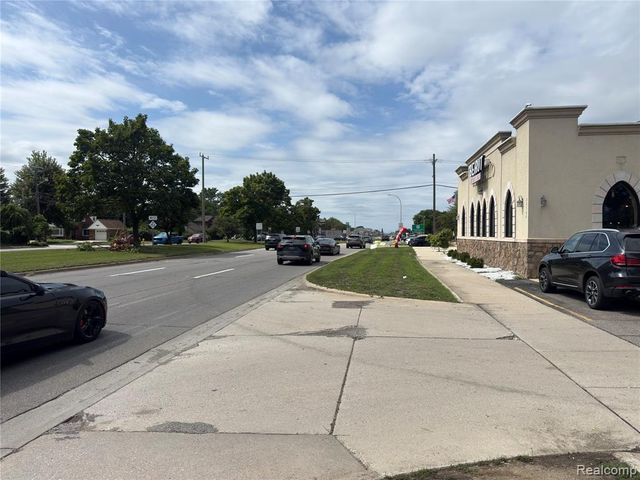 22700 Ford Road, Dearborn Heights, MI 48127