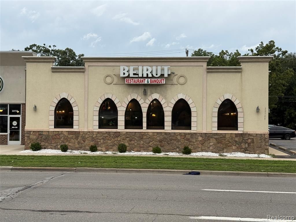 22700 Ford Road, Dearborn Heights, MI 48127