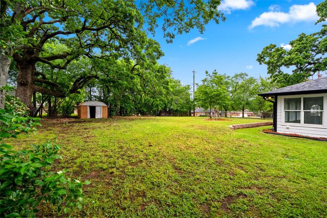 2001 Brenda Avenue, Denison, TX 75020