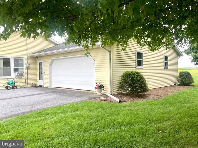 1127 LANDISVILLE RD, Manheim, PA 17545