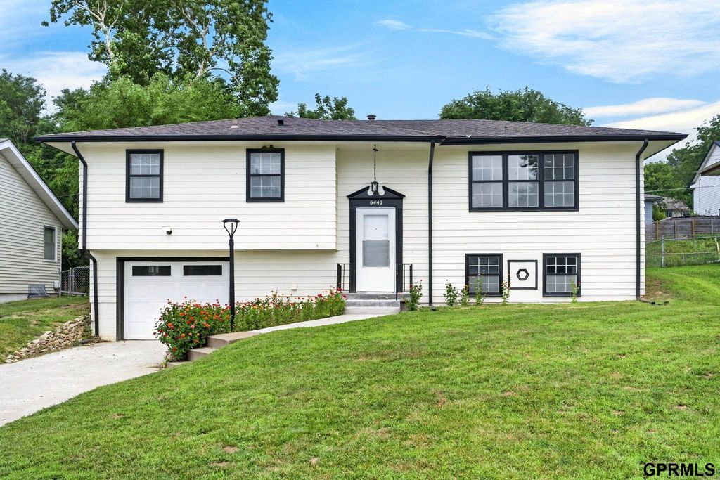 6442 Read Street, Omaha, NE 68152