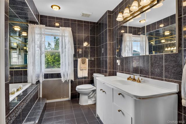 189-33 46th Avenue, Flushing, NY 11358