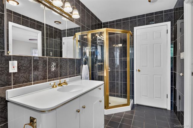 189-33 46th Avenue, Flushing, NY 11358