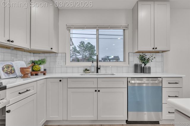 43935 Harsdale Drive, Canton Charter Township, MI 48187