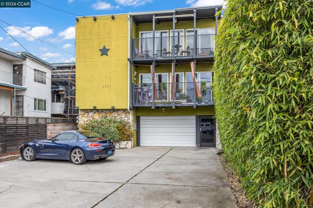2327 10th Street 4, Berkeley, CA 94710