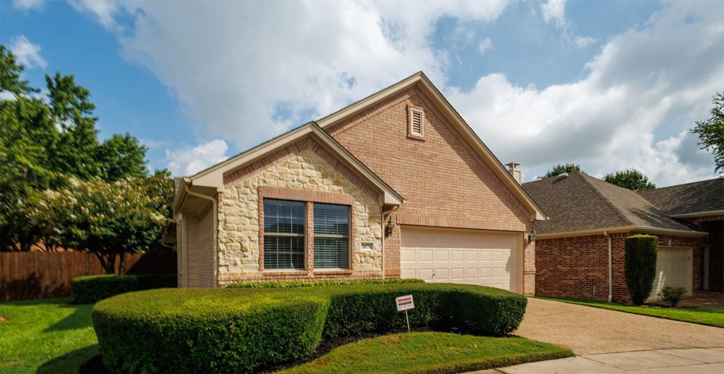 2676 Britany Circle, Bedford, TX 76022